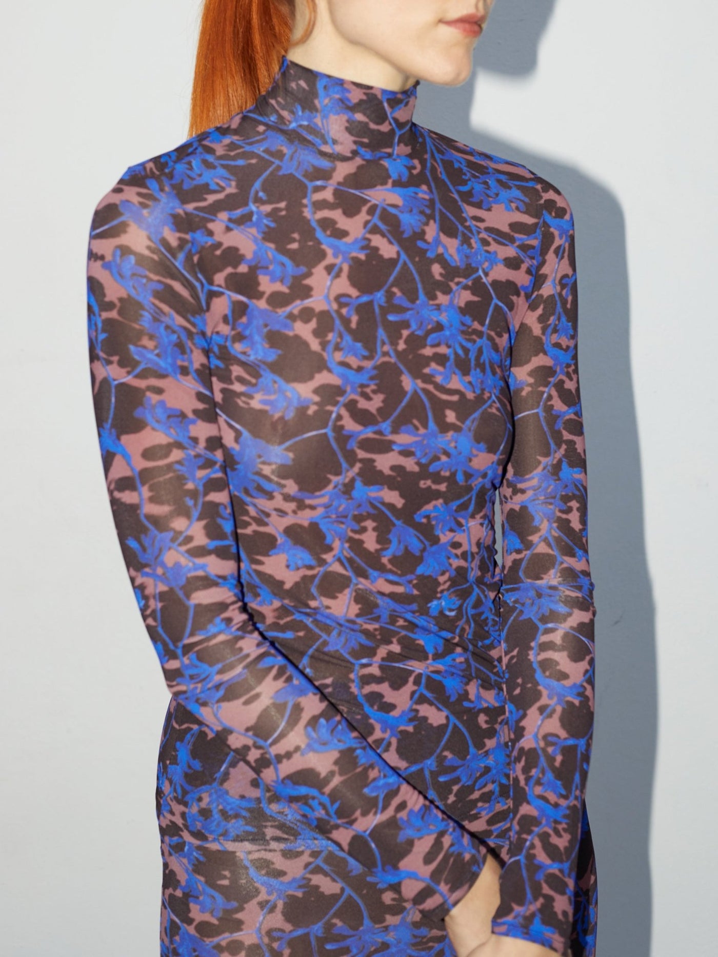 Mue Voile | Sheer Blue Floral Turtleneck - VANHERÈEN