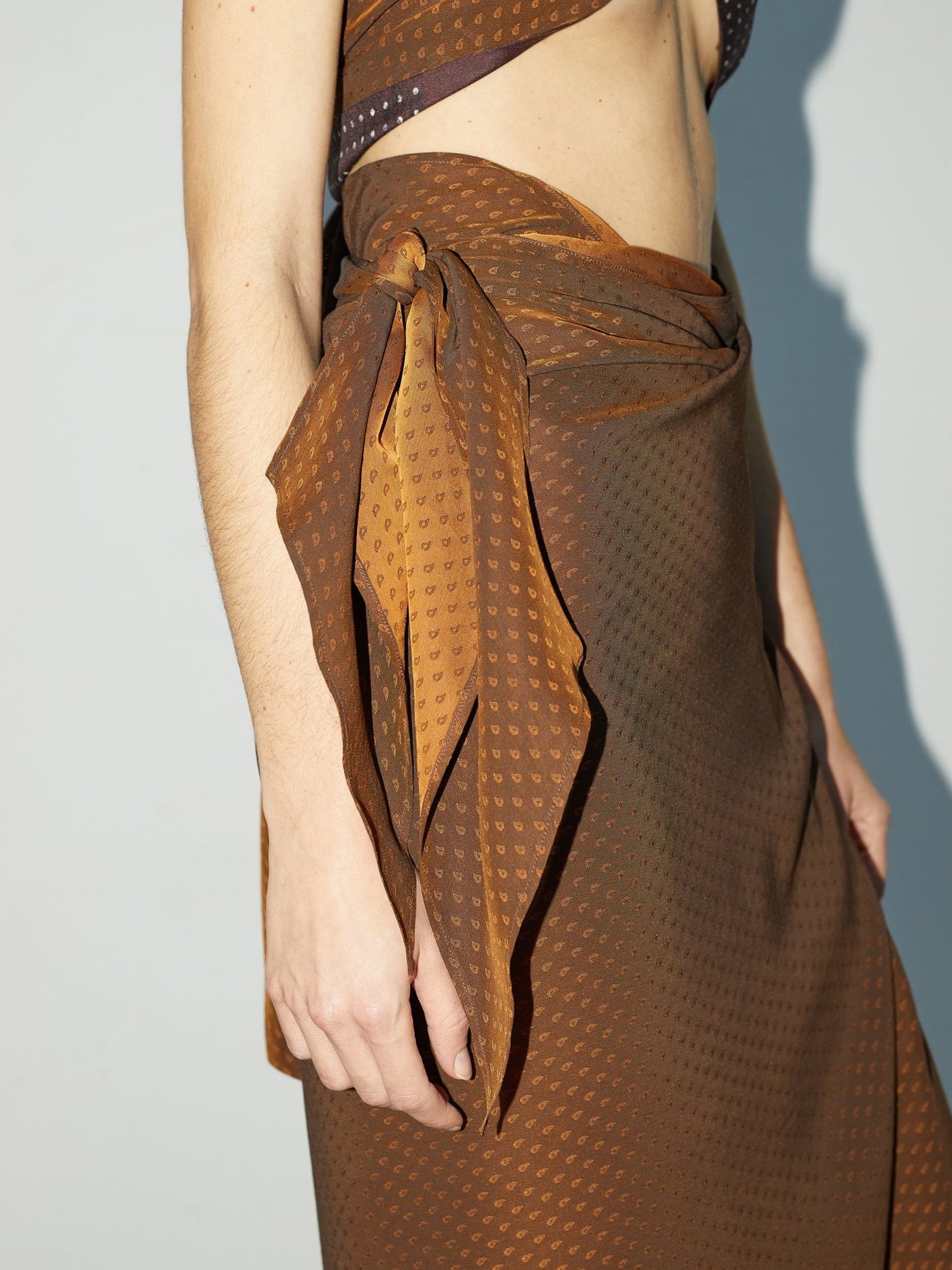 Nœud Ligne Skirt | Silk - Blend Wrap Skirt & Dress - VANHERÈEN