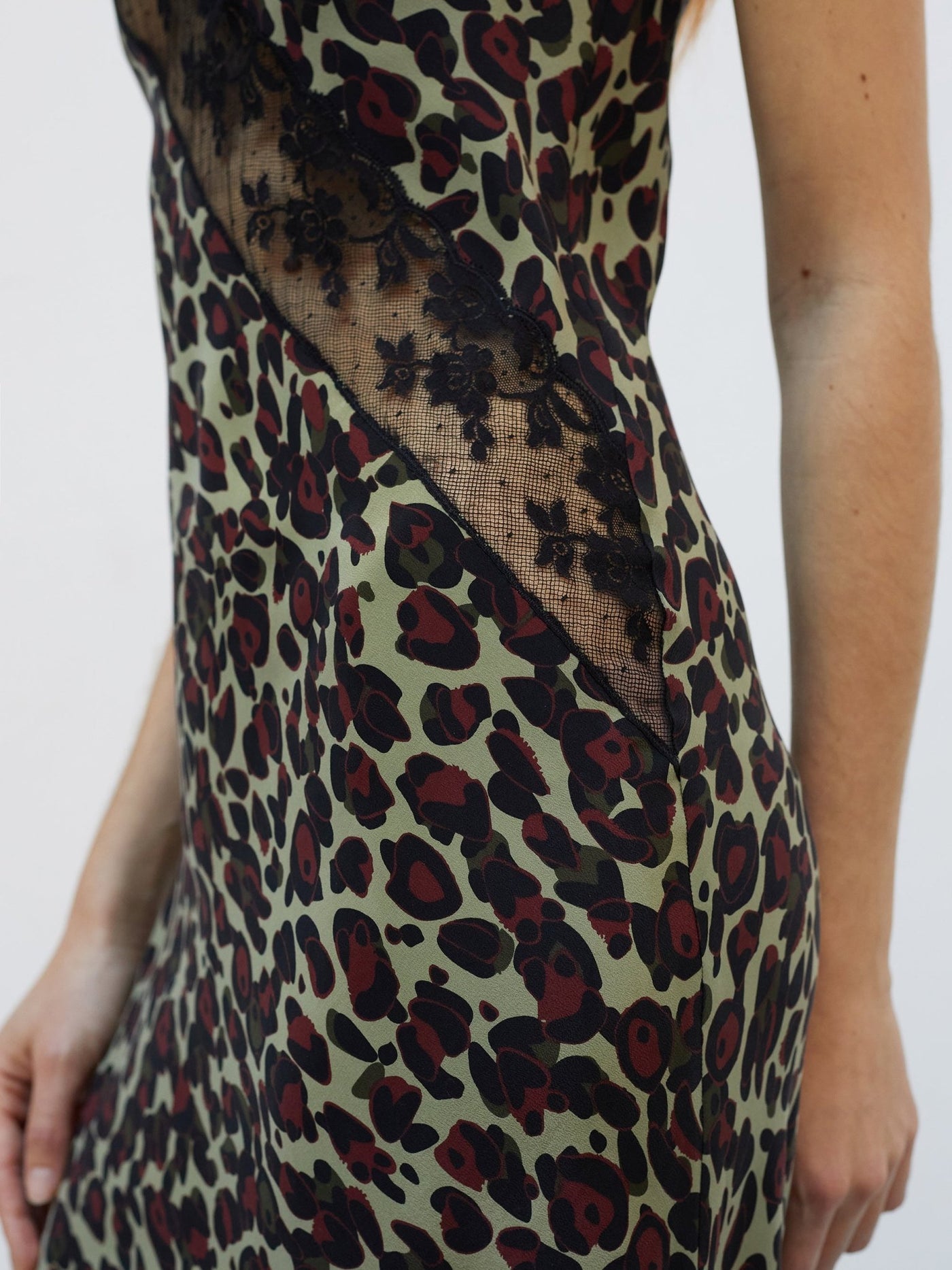 Robe Nuisette Fauve | Silk & Lace Leopard Slip Dress - VANHERÈEN