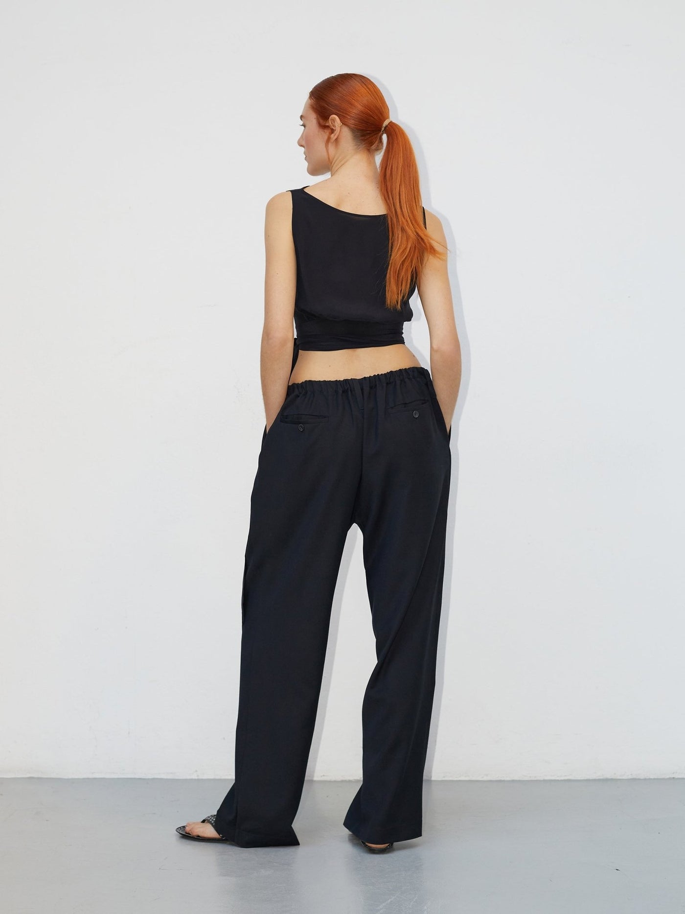 Top Double Jeu | Reversible Black Silk Wrap Top - VANHERÈEN