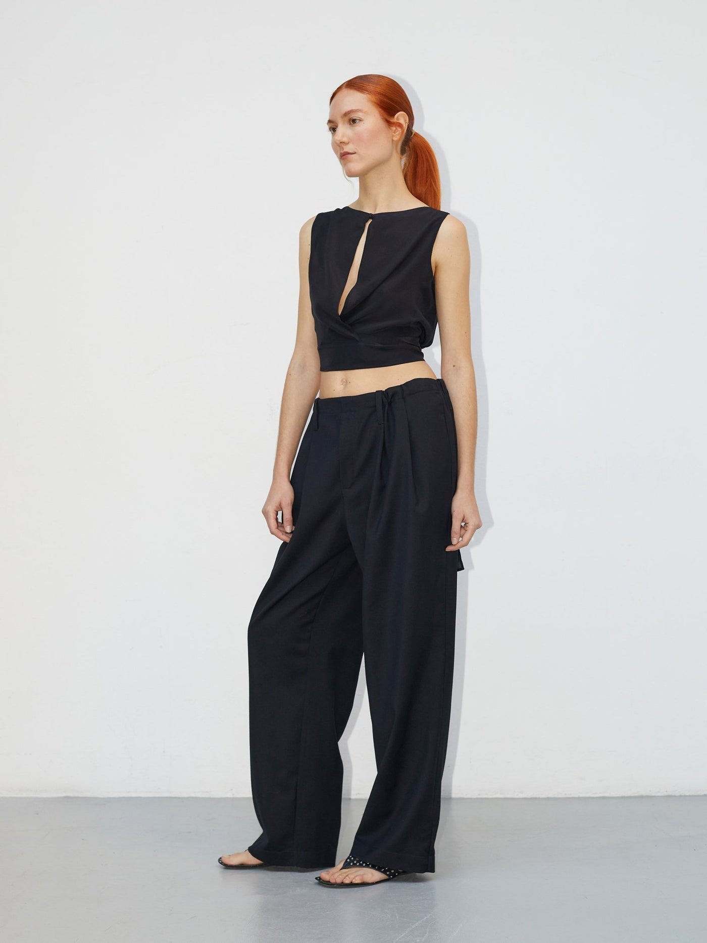 Top Double Jeu | Reversible Black Silk Wrap Top - VANHERÈEN