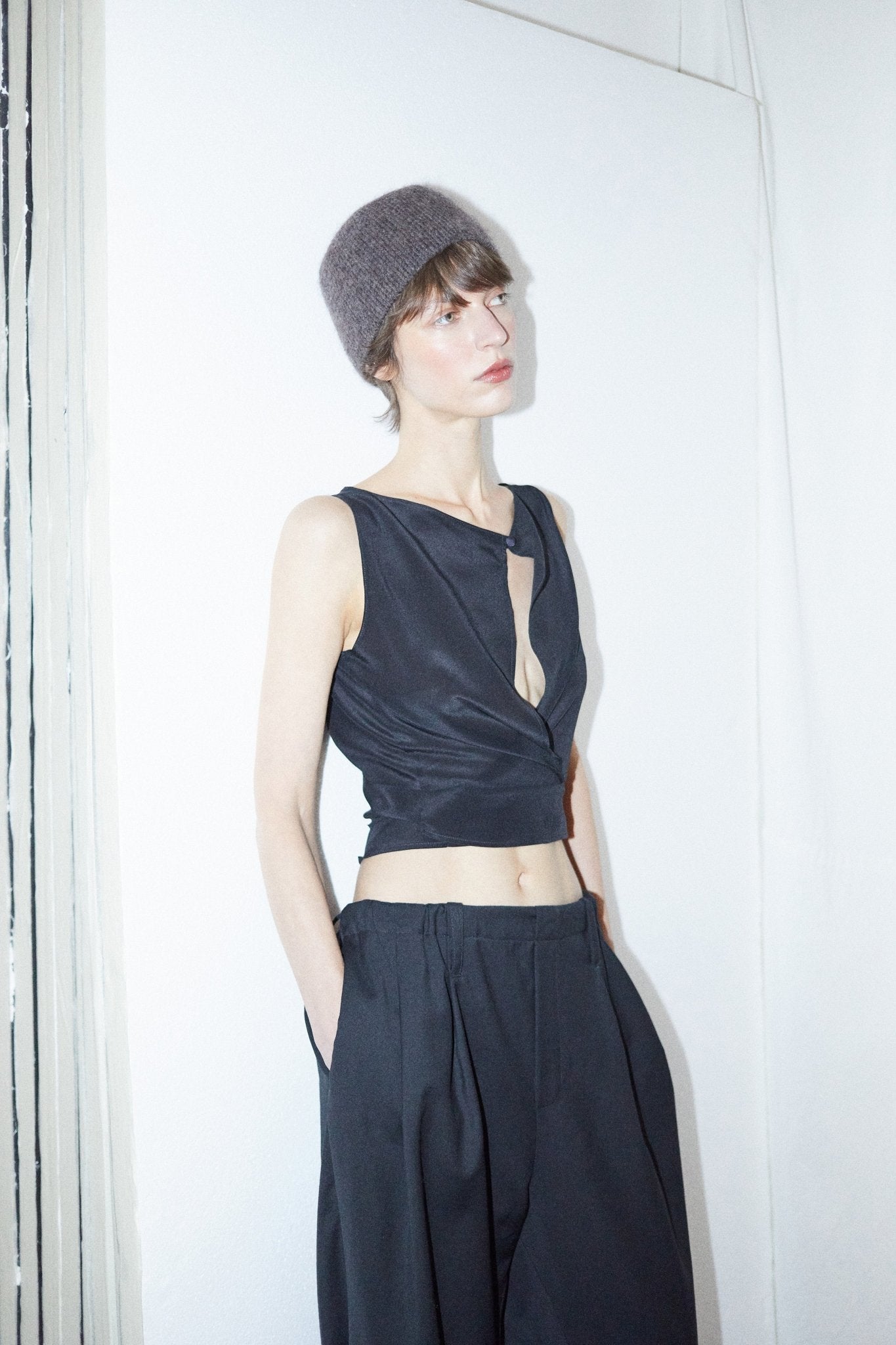Top Double Jeu | Reversible Black Silk Wrap Top - VANHERÈEN